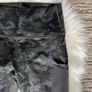 Fabletics powerhold camo/mesh leggings. NVR worn!